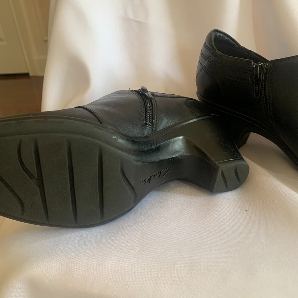 Black Clark Booties Size 6M - Picture 5 of 7